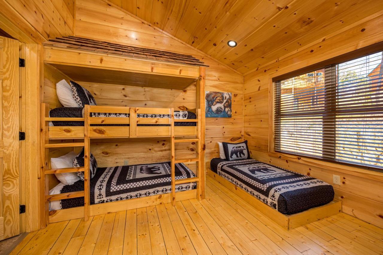 5Bd5B Escape Cabin With 2 Hottubs, Thtr &Game Rm,1Mi To The Parkway! 4Mi To Dollywood - Spring Deal Pigeon Forge Dış mekan fotoğraf