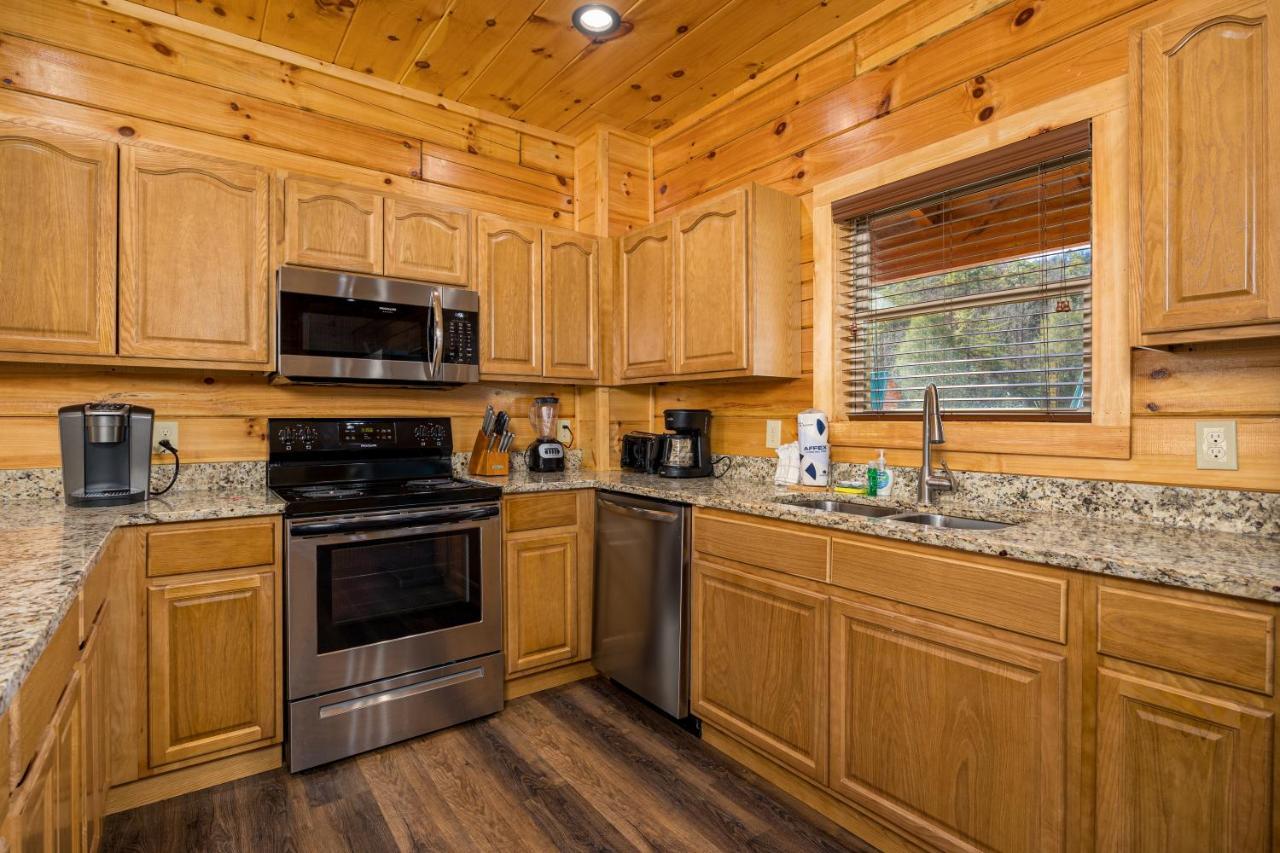 5Bd5B Escape Cabin With 2 Hottubs, Thtr &Game Rm,1Mi To The Parkway! 4Mi To Dollywood - Spring Deal Pigeon Forge Dış mekan fotoğraf