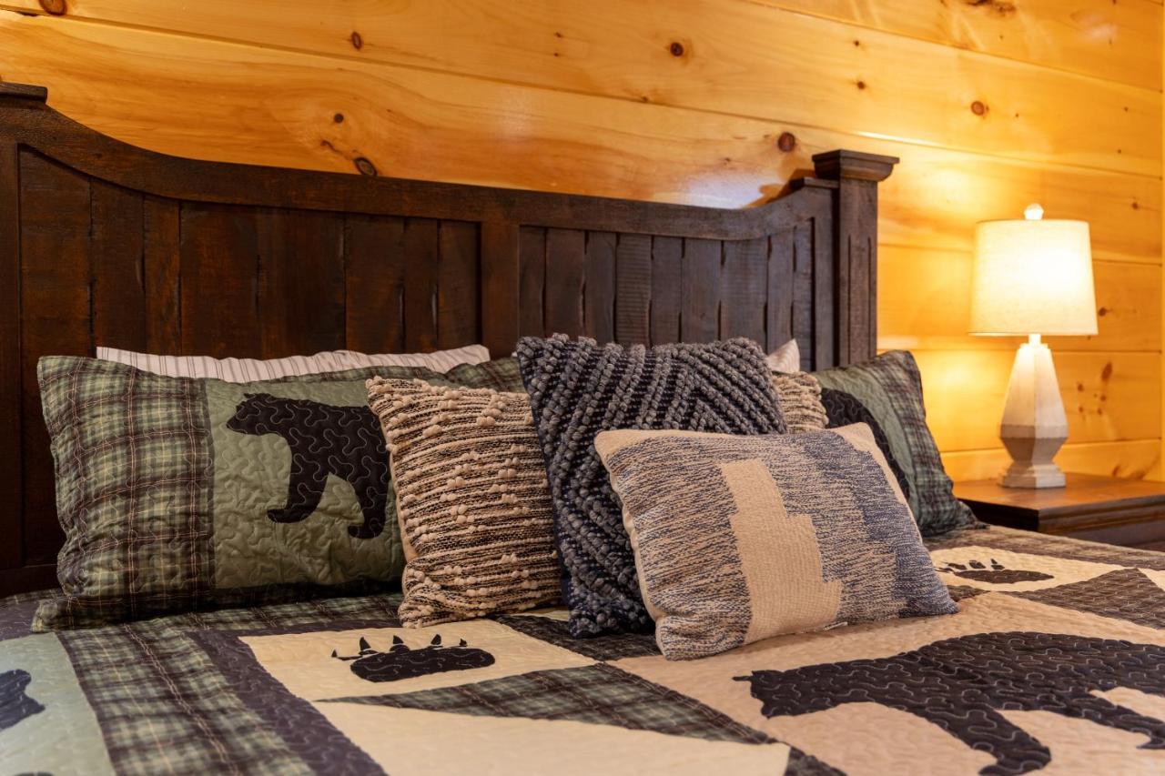 5Bd5B Escape Cabin With 2 Hottubs, Thtr &Game Rm,1Mi To The Parkway! 4Mi To Dollywood - Spring Deal Pigeon Forge Dış mekan fotoğraf
