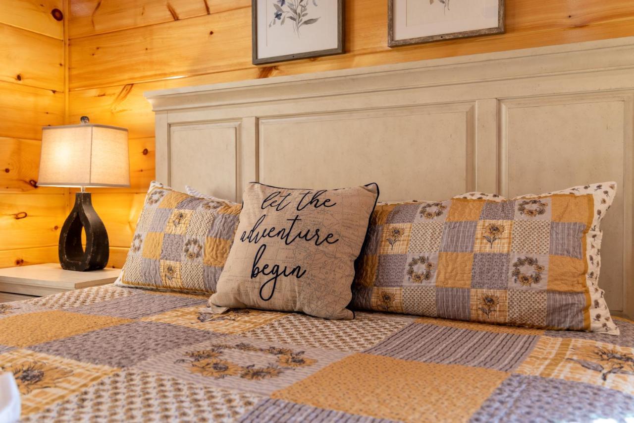 5Bd5B Escape Cabin With 2 Hottubs, Thtr &Game Rm,1Mi To The Parkway! 4Mi To Dollywood - Spring Deal Pigeon Forge Dış mekan fotoğraf