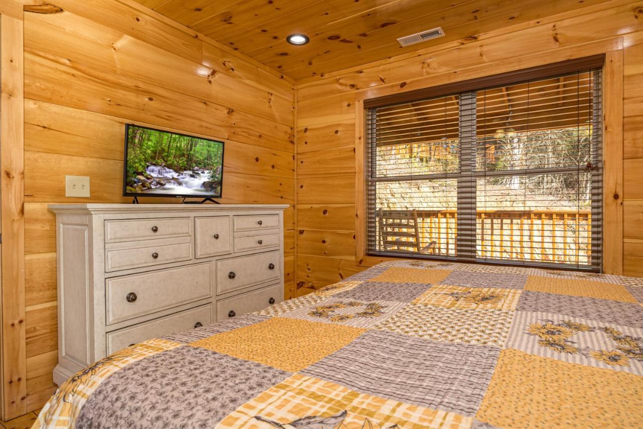 5Bd5B Escape Cabin With 2 Hottubs, Thtr &Game Rm,1Mi To The Parkway! 4Mi To Dollywood - Spring Deal Pigeon Forge Dış mekan fotoğraf