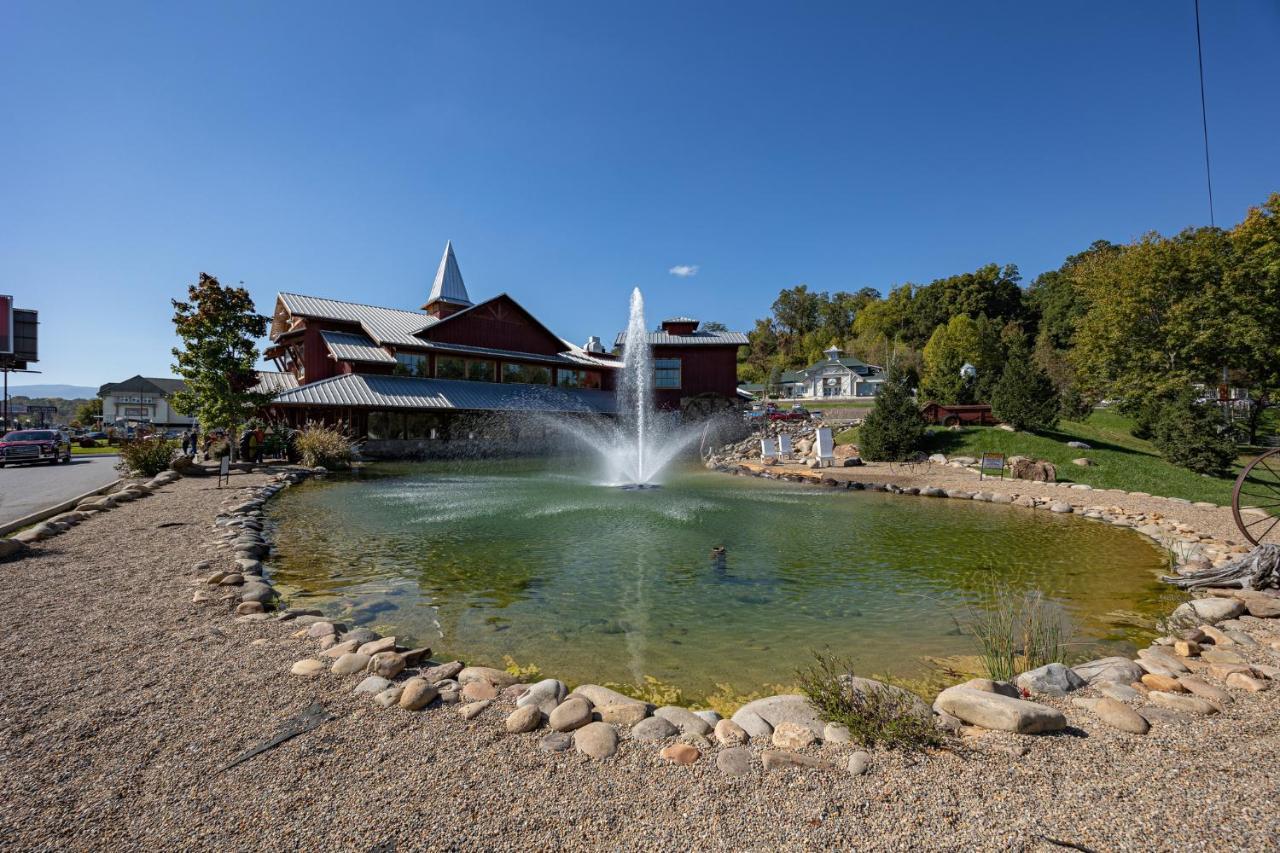 5Bd5B Escape Cabin With 2 Hottubs, Thtr &Game Rm,1Mi To The Parkway! 4Mi To Dollywood - Spring Deal Pigeon Forge Dış mekan fotoğraf