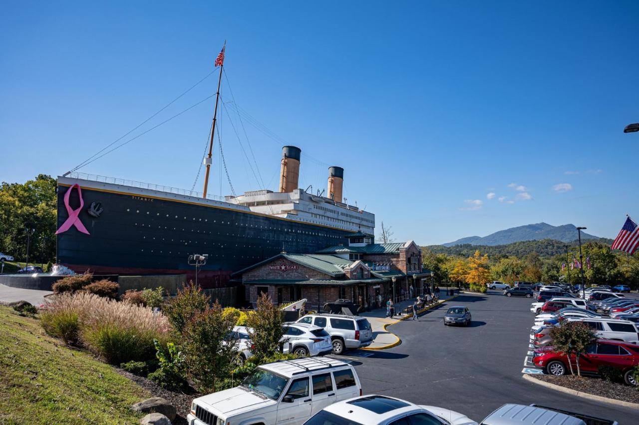 5Bd5B Escape Cabin With 2 Hottubs, Thtr &Game Rm,1Mi To The Parkway! 4Mi To Dollywood - Spring Deal Pigeon Forge Dış mekan fotoğraf