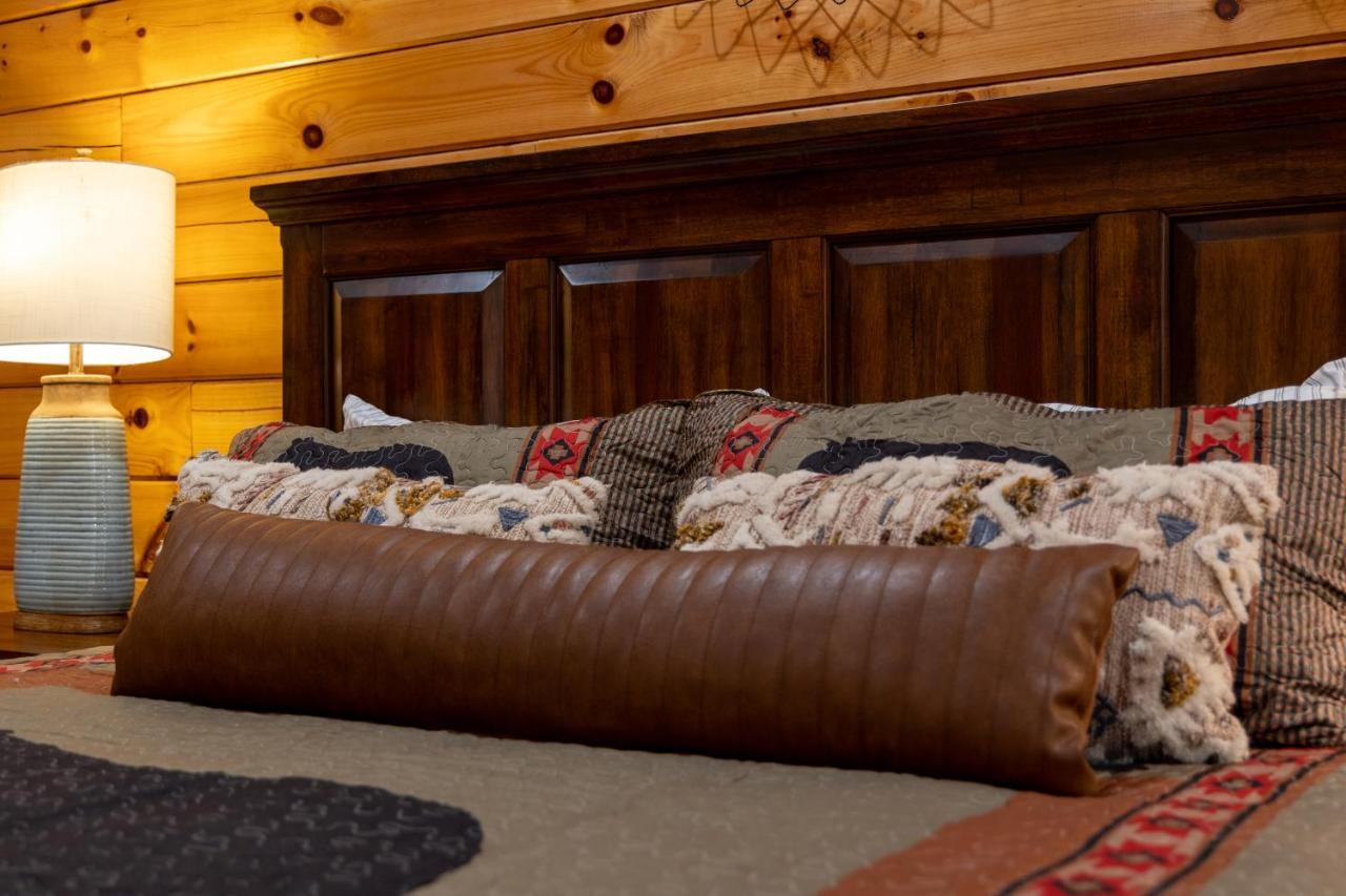 5Bd5B Escape Cabin With 2 Hottubs, Thtr &Game Rm,1Mi To The Parkway! 4Mi To Dollywood - Spring Deal Pigeon Forge Dış mekan fotoğraf