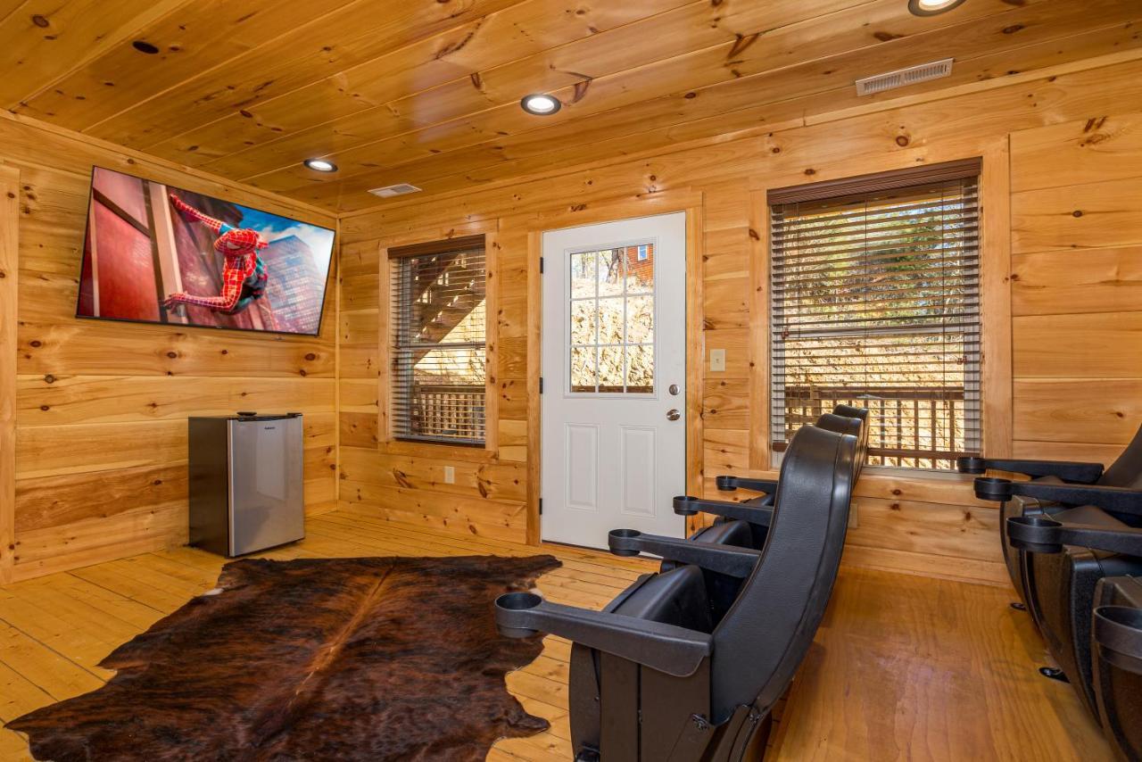 5Bd5B Escape Cabin With 2 Hottubs, Thtr &Game Rm,1Mi To The Parkway! 4Mi To Dollywood - Spring Deal Pigeon Forge Dış mekan fotoğraf