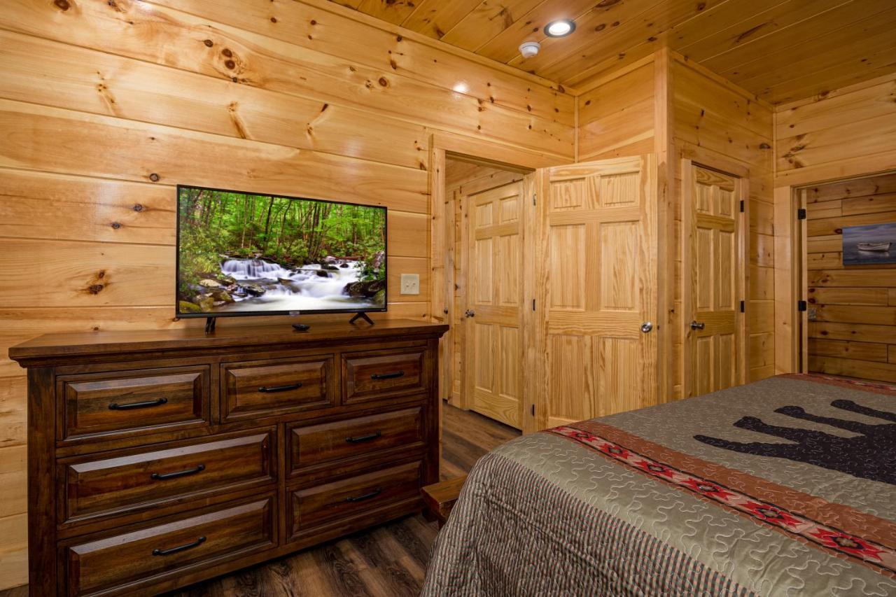 5Bd5B Escape Cabin With 2 Hottubs, Thtr &Game Rm,1Mi To The Parkway! 4Mi To Dollywood - Spring Deal Pigeon Forge Dış mekan fotoğraf