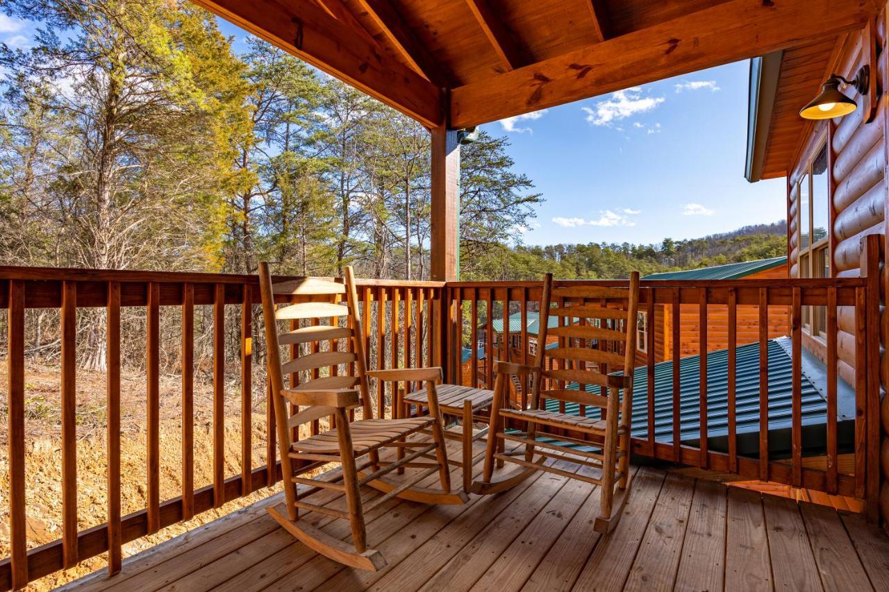 5Bd5B Escape Cabin With 2 Hottubs, Thtr &Game Rm,1Mi To The Parkway! 4Mi To Dollywood - Spring Deal Pigeon Forge Dış mekan fotoğraf