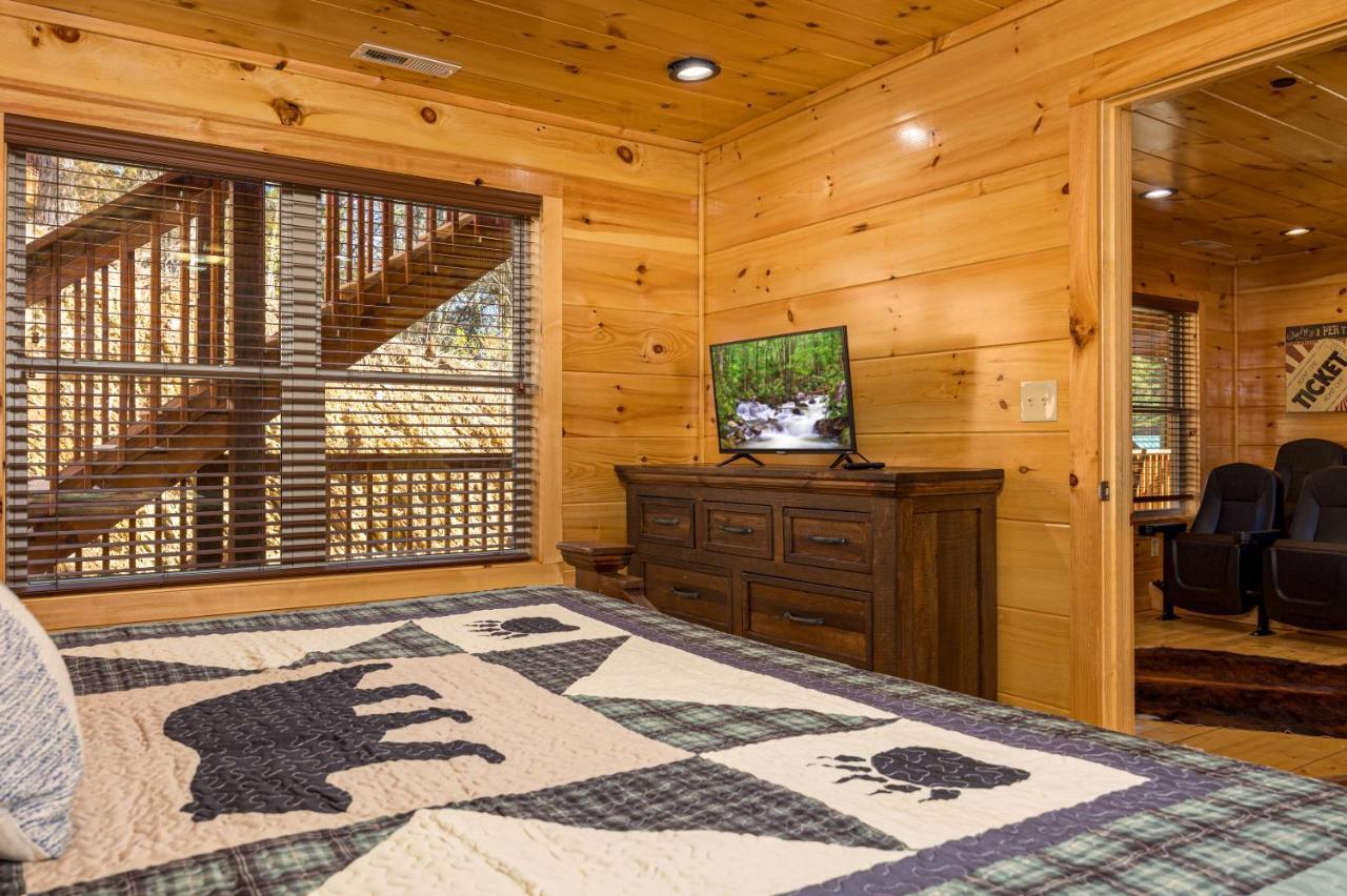5Bd5B Escape Cabin With 2 Hottubs, Thtr &Game Rm,1Mi To The Parkway! 4Mi To Dollywood - Spring Deal Pigeon Forge Dış mekan fotoğraf