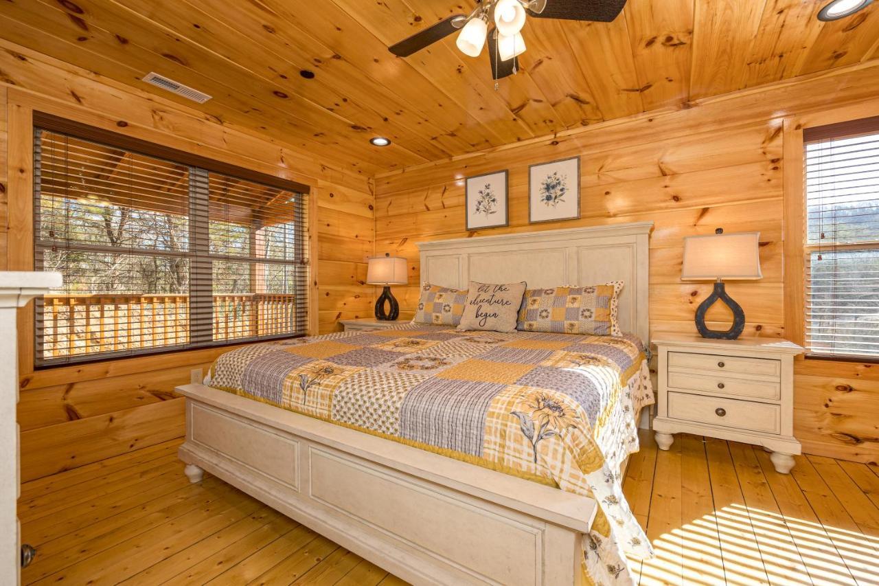 5Bd5B Escape Cabin With 2 Hottubs, Thtr &Game Rm,1Mi To The Parkway! 4Mi To Dollywood - Spring Deal Pigeon Forge Dış mekan fotoğraf