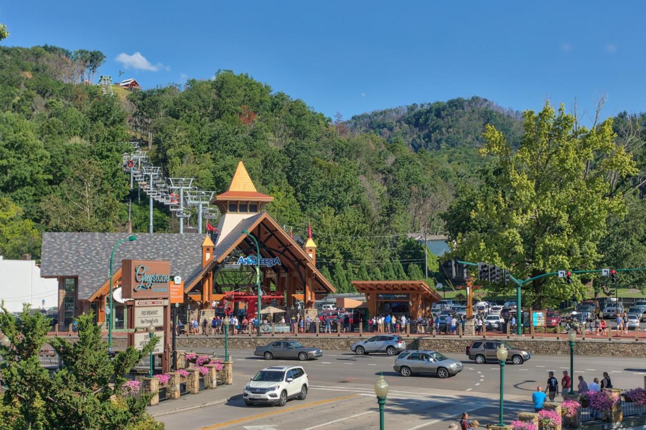 5Bd5B Escape Cabin With 2 Hottubs, Thtr &Game Rm,1Mi To The Parkway! 4Mi To Dollywood - Spring Deal Pigeon Forge Dış mekan fotoğraf