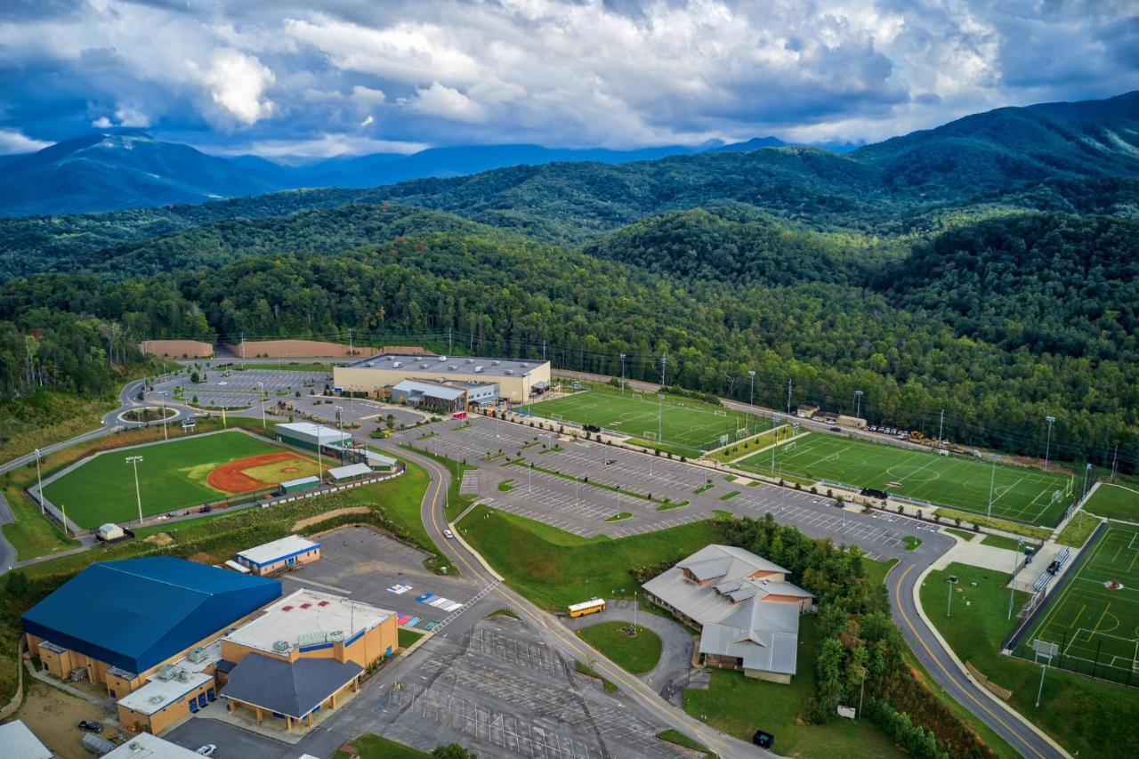 5Bd5B Escape Cabin With 2 Hottubs, Thtr &Game Rm,1Mi To The Parkway! 4Mi To Dollywood - Spring Deal Pigeon Forge Dış mekan fotoğraf